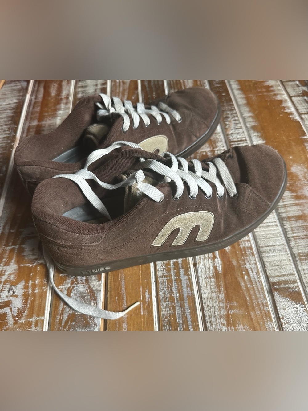 Men's Etnies Vintage Brown Casual Sneakers circa 2006